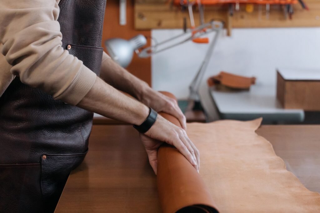 How to spot real leather: examining the grain and cut edge of a hide